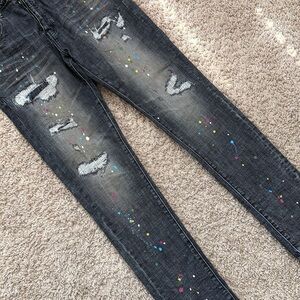 Stylish Distressed Skinny Jeans with Paint Splatter
